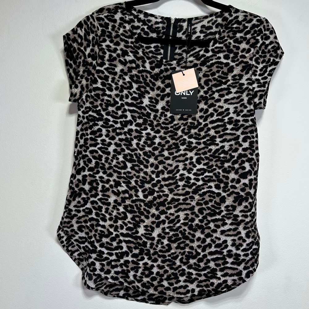 ONLY Grey Leopard Print Blouse Short Sleeve Zip Back Top XS Scandi Minimalist